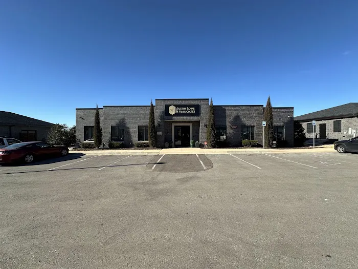 Justin Lowe & Associates Picture 3