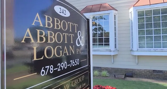 Abbott | Logan Picture 10