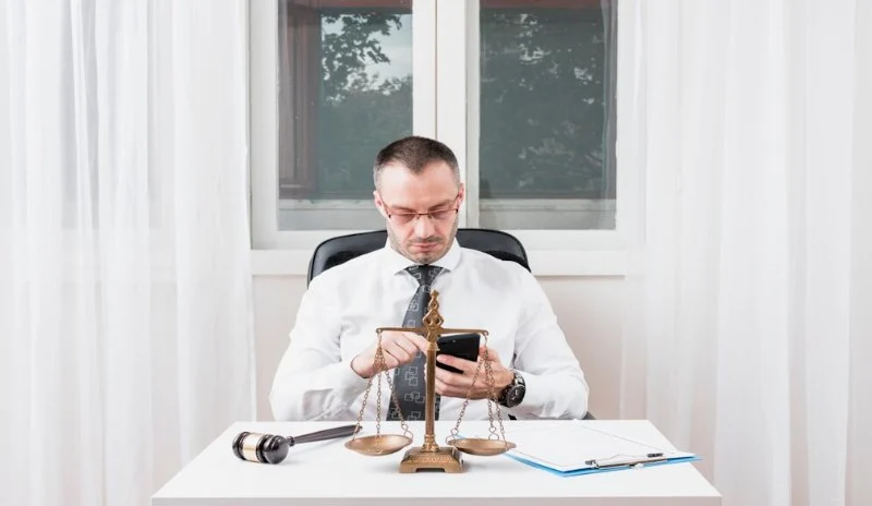 How to Choose the Right Lawyer for Your Case: A Comprehensive Guide