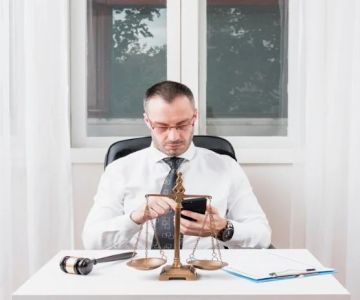 How to Choose the Right Lawyer for Your Case: A Comprehensive Guide