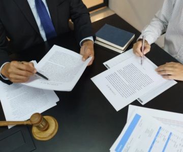 Legal Guide to Taking Your First Employee: Contracts, Compliance & Liability