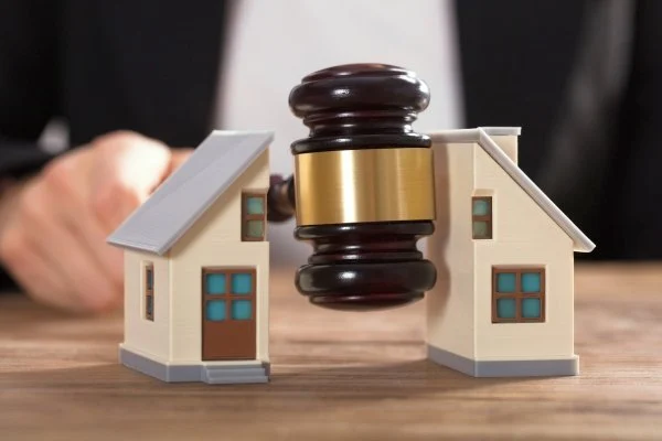 Legal Guide to Buying and Selling Your Home During a Divorce