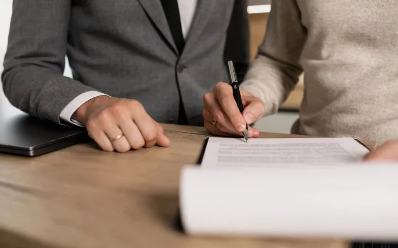 What to Know Legally Before You Sign a Settlement Agreement