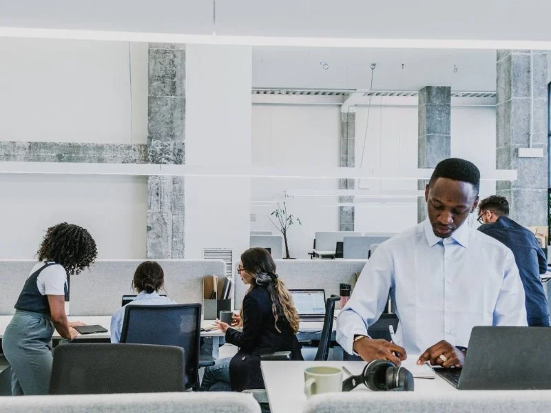 How to Legally Prepare for a Government Contract: Compliance, Bids, and Risks