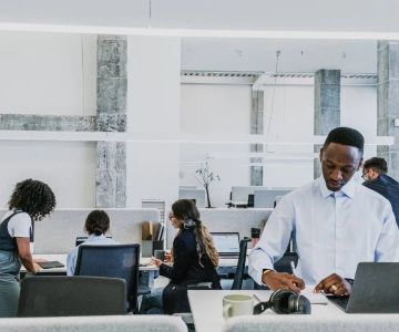 How to Legally Prepare for a Government Contract: Compliance, Bids, and Risks