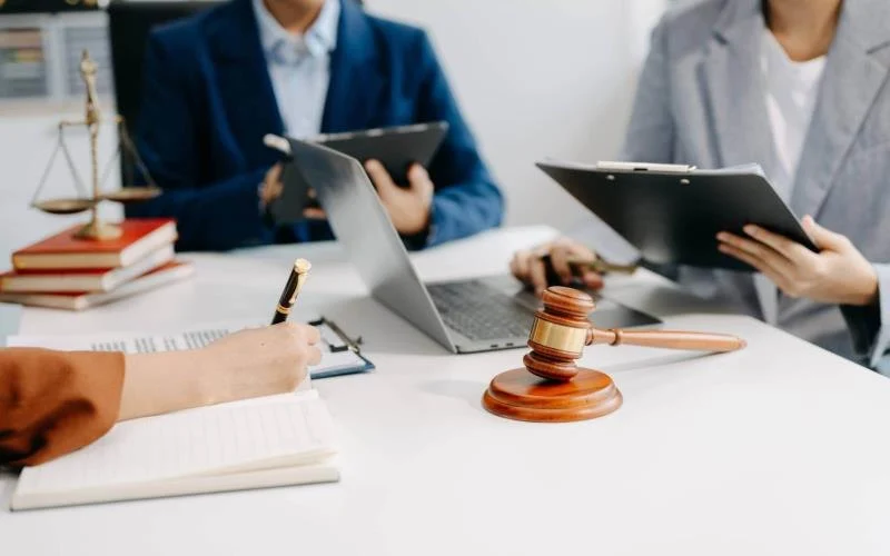 What to Do If You Receive a Lawsuit: First Steps and Legal Advice