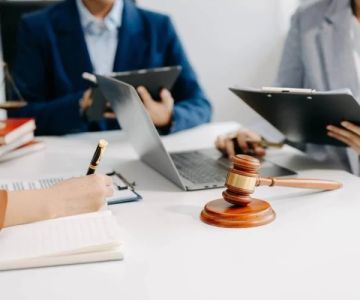 What to Do If You Receive a Lawsuit: First Steps and Legal Advice