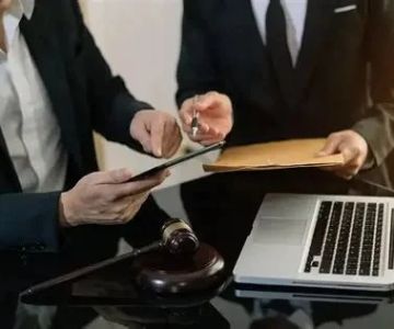 Legal Guide to Partnerships vs Corporations — Choosing the Right Business Structure