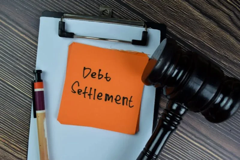 How to Legally Handle a Debt Settlement Offer